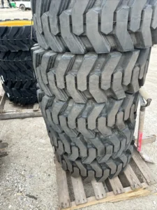 Camso 33×12-20 Solid Steer Tires With Rims 7.5-20 Rim 8 Lug Gehl Cat Case JCB — photo 10
