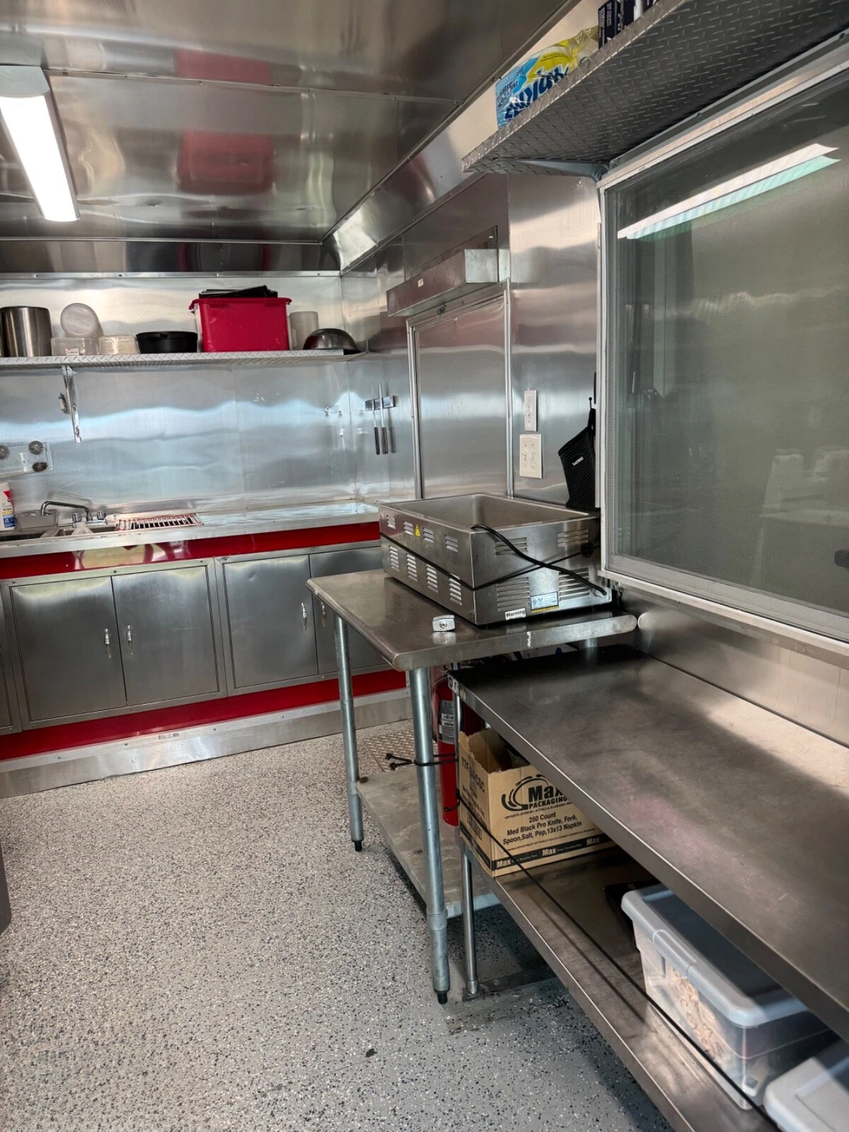 Used food truck — photo 2