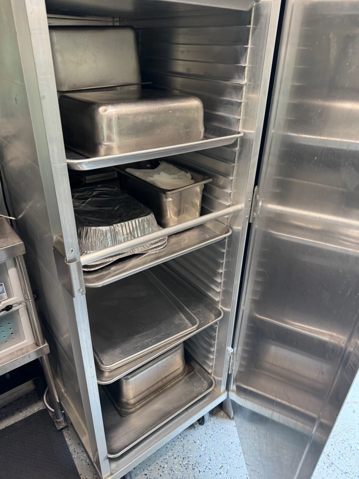 Used food truck — photo 14