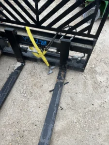 Skid Steer Forks Hydraulic Adjustable universal Cat Bobcat John Deere Gehl — photo 2