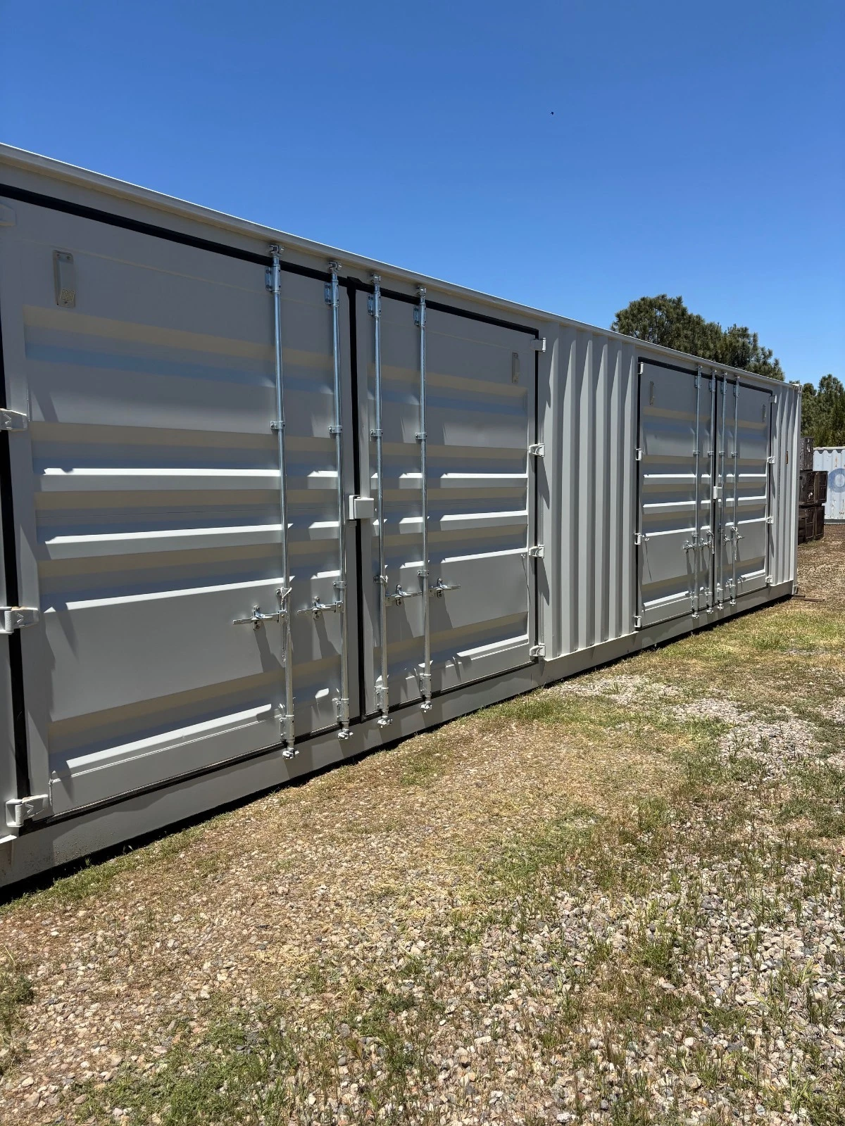 40′ HIGH CUBE SHIPPING CONTAINER — photo 3