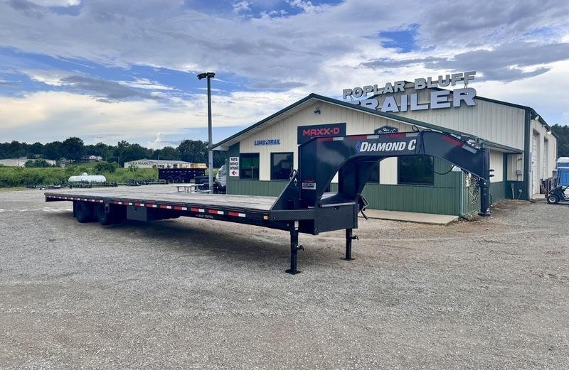 2024 Diamond C FMAX212 40′ x 102″ Fleetneek 25.9k GVWR Straight Deck Air Ride — photo 2