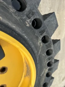 Camso 33×12-20 Solid Steer Tires With Rims 7.5-20 Rim 8 Lug Gehl Cat Case JCB — photo 3