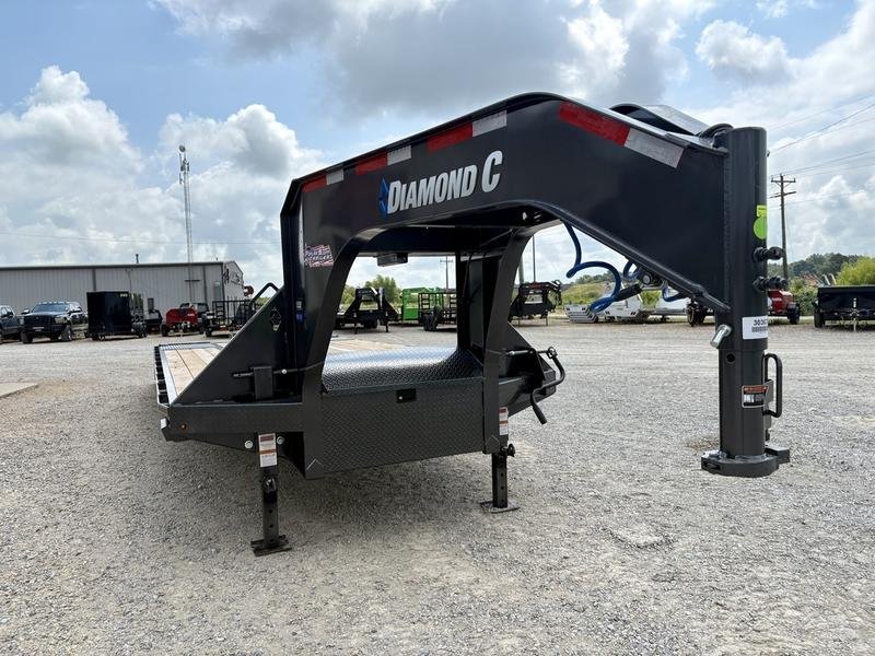 2026 Diamond C FMAX210 2.0 32′ x 102″ Engineered Beam 25k W/ Hydraulic Dovetail — photo 8