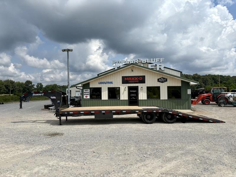 2026 Diamond C FMAX210 2.0 32′ x 102″ Engineered Beam 25k W/ Hydraulic Dovetail