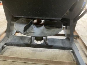 Wolverine Skid Steer Salter Seed Spreader Hydraulic Powered Cat Bobcat Kubota — photo 5