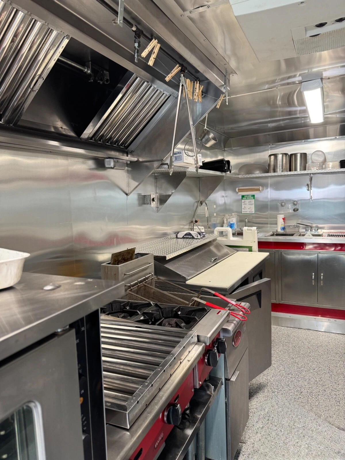 Used food truck — photo 6