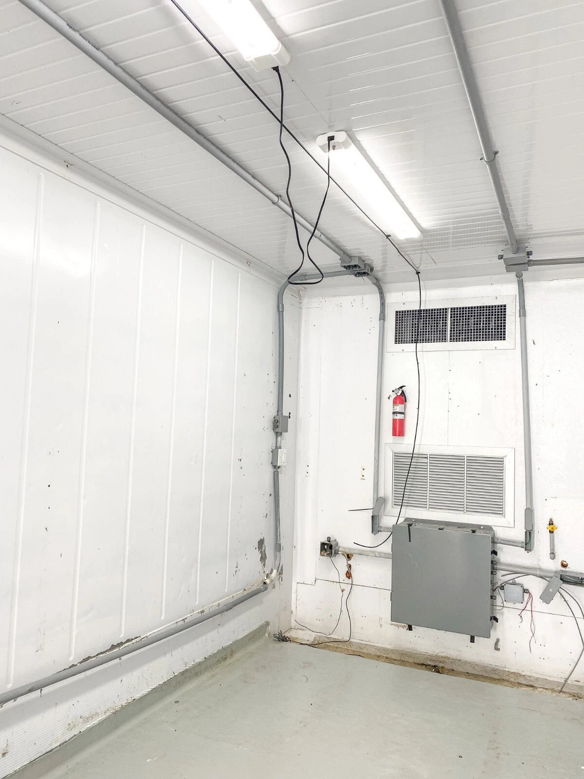 40 Foot High-Cube Insulated Shipping Container with 5 Ton Bard HVAC — photo 5