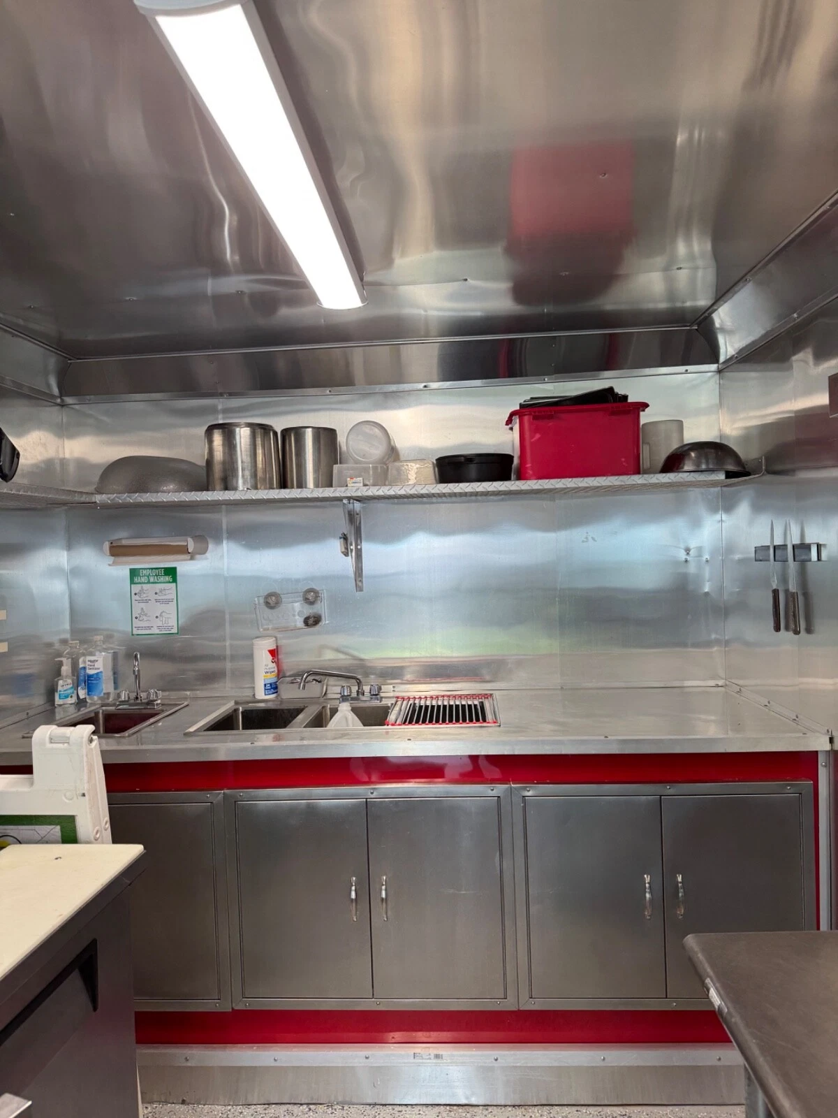 Used food truck — photo 7