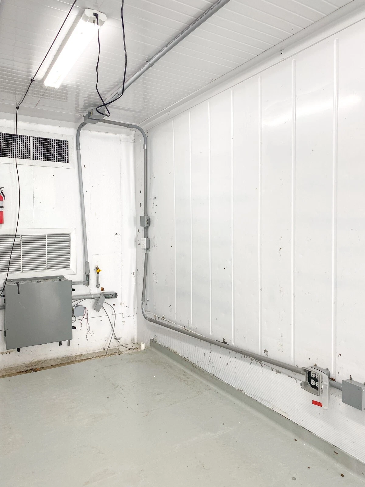 40 Foot High-Cube Insulated Shipping Container with 5 Ton Bard HVAC — photo 6