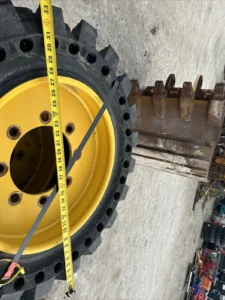 Camso 33×12-20 Solid Steer Tires With Rims 7.5-20 Rim 8 Lug Gehl Cat Case JCB — photo 7