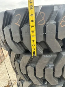 Camso 33×12-20 Solid Steer Tires With Rims 7.5-20 Rim 8 Lug Gehl Cat Case JCB — photo 9