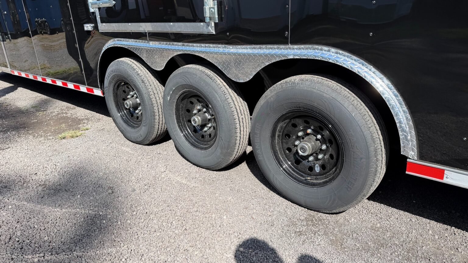 2026 Elite 8.5 x 36 Enclosed Cargo Trailer 21k GVWR — photo 9