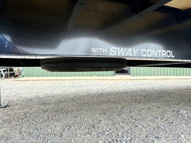 2026 Diamond C FMAX210 2.0 32′ x 102″ Engineered Beam 25k W/ Hydraulic Dovetail — photo 11