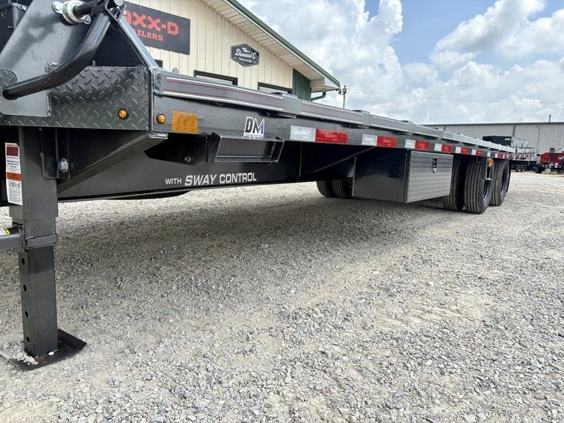 2026 Diamond C FMAX210 2.0 32′ x 102″ Engineered Beam 25k W/ Hydraulic Dovetail — photo 13