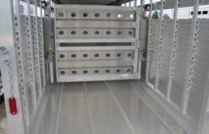 2023 EBY Maverick 20′ Aluminum Livestock Trailer — photo 6