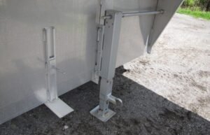 2023 Adams Trailers 16′ Gooseneck Aluminum Stock Trailer — photo 3