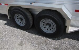 2023 EBY Maverick LS 20′ Gooseneck Livestock Trailer — photo 2