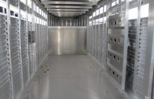 2023 EBY Maverick LS 20′ Gooseneck Livestock Trailer — photo 5