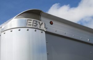 2023 EBY Maverick LS 20′ Gooseneck Livestock Trailer — photo 9
