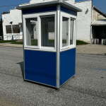 4’x4′ Economy Blue Guard Shack, Pallet Base Model — photo 3