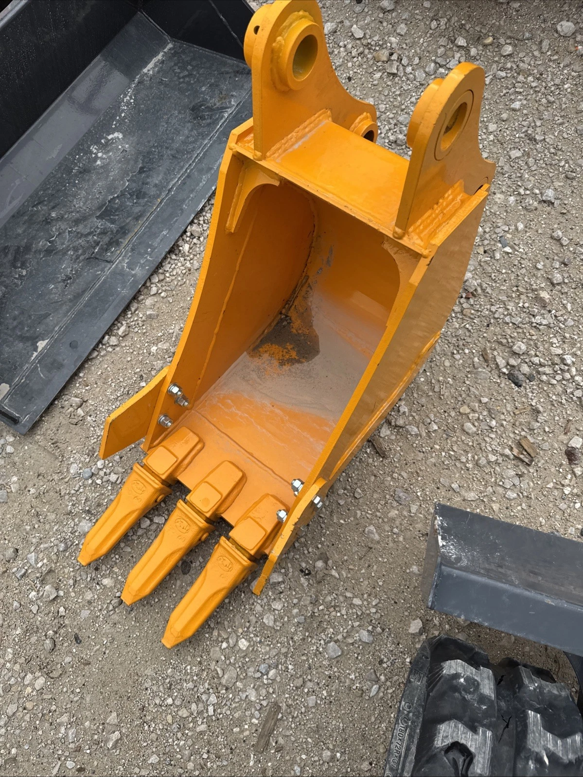 Cat 305 12 Inch Tooth Bucket 45 Mm Pin Mini Excavator New Caterpillar — photo 2